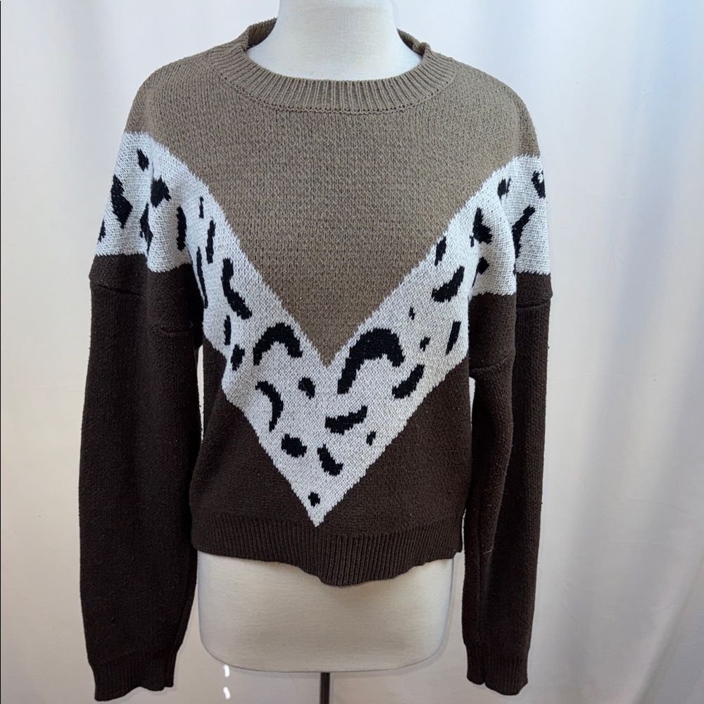 Brown and White Animal Print Patterned Women's Sweater, Medium